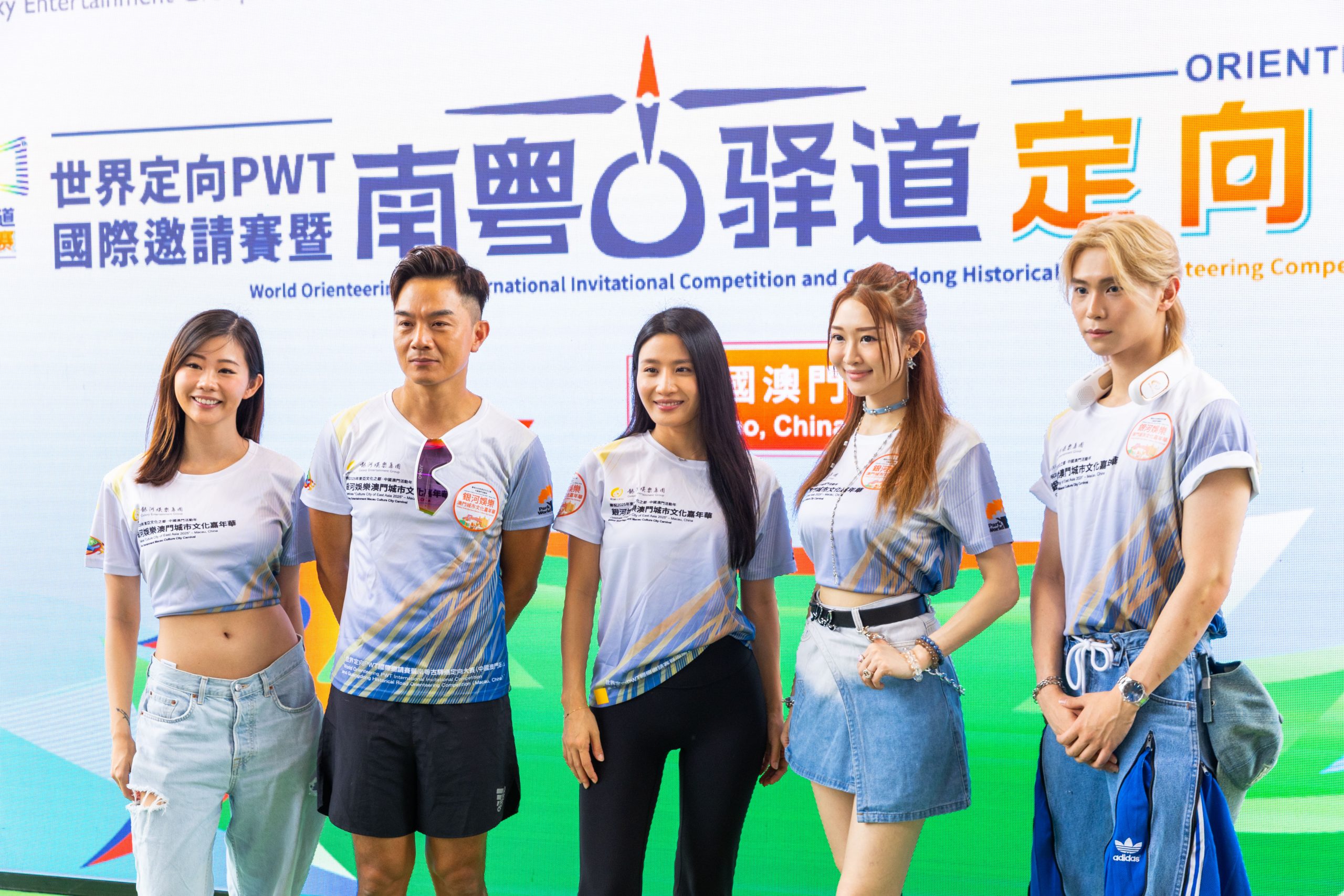 (從左往右)香港知名健身博主 Emi Wong、知名男藝人胡諾言、香港星級瑜伽名師林芊妤 Coffee Lam、香港創作歌手鐘雨璇、香港歌手黄子康