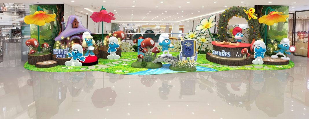 藍精靈奇幻冒險村 @ LCX Oasis 1 （正門）右：美芝蘑菇屋與神奇喇叭花！？中：全新角色無名與阿樂魔法書左：DJ精靈爸爸大開音樂派對